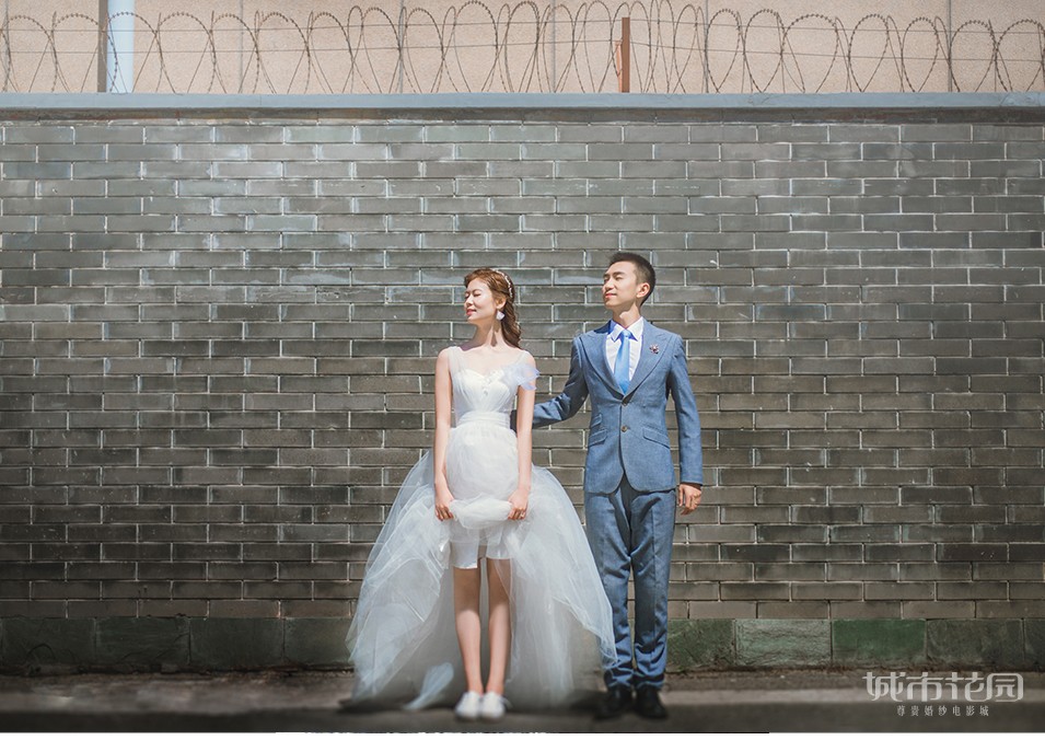 婚纱照彩纱_彩纱外景婚纱照图片