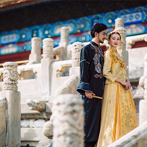 身材不瘦的新娘婚纱照城市花园也可以美的让人惊艳